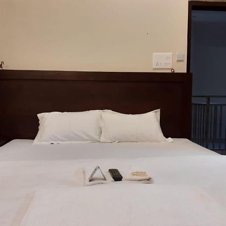 Hotel Artika Inn Варанаси Екстериор снимка