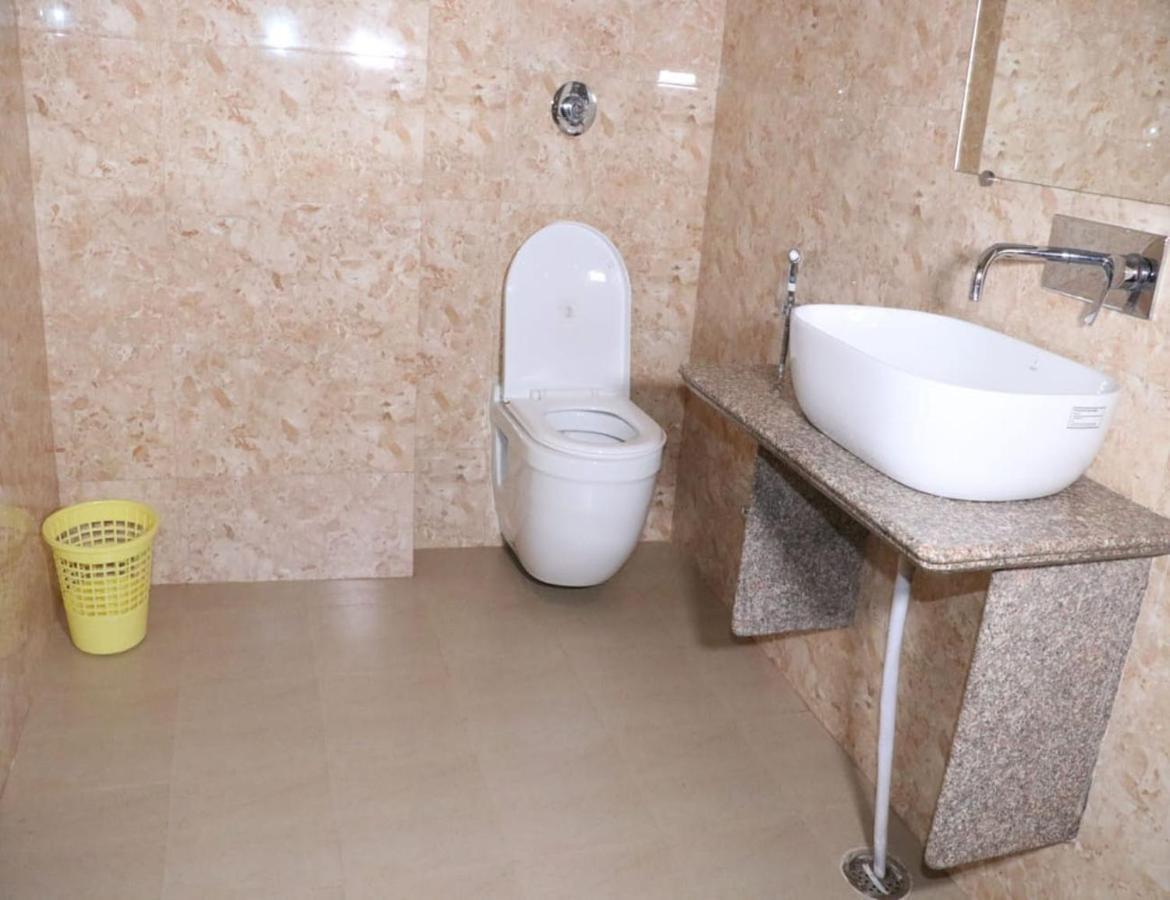 Hotel Artika Inn Варанаси Екстериор снимка