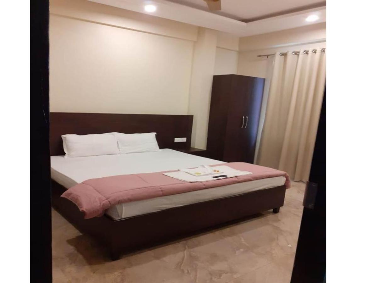 Hotel Artika Inn Варанаси Екстериор снимка