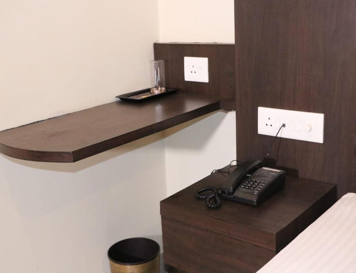 Hotel Artika Inn Варанаси Екстериор снимка